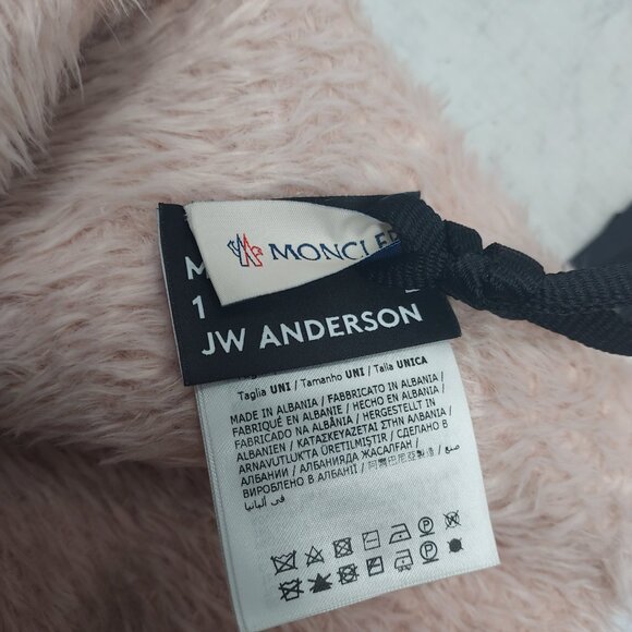 Moncler 1 Genius JW Anderson Pink Furry Logo Winter Bucket Hat - Picture 5 of 6